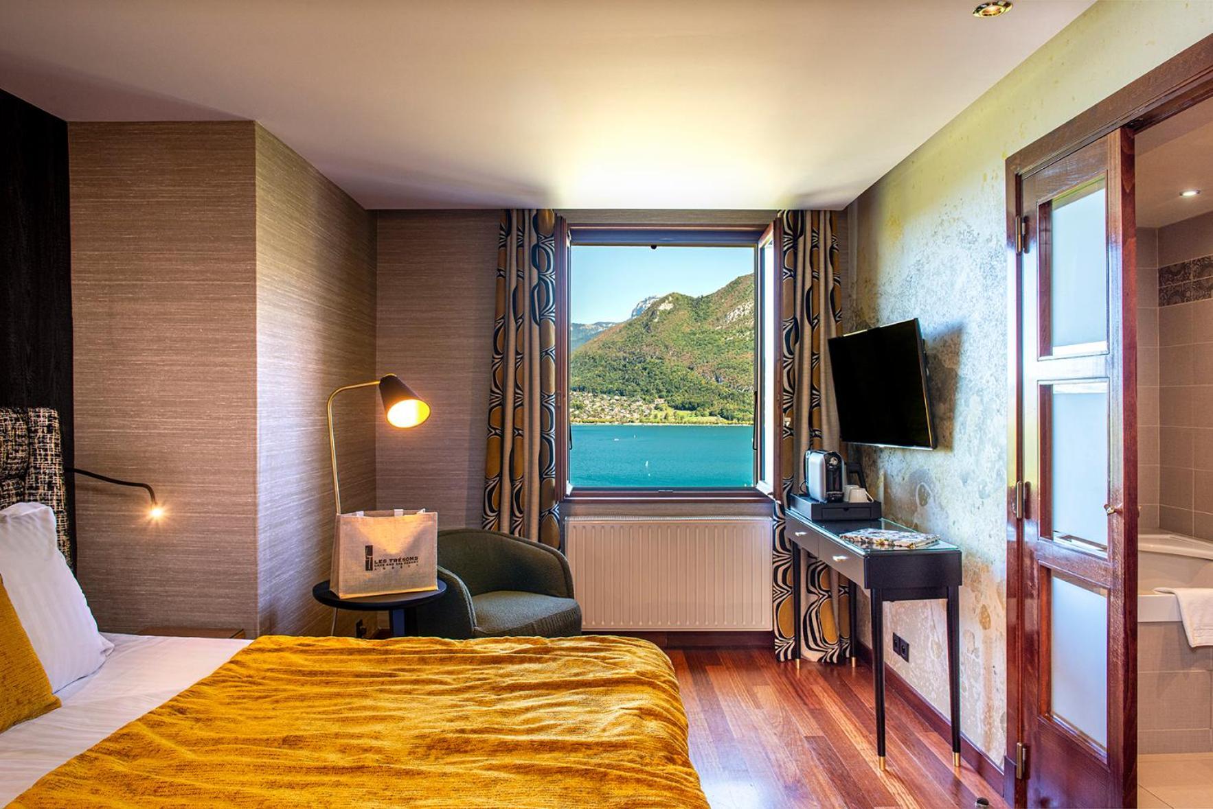 Deluxe Room Lake side Double or Twin beds