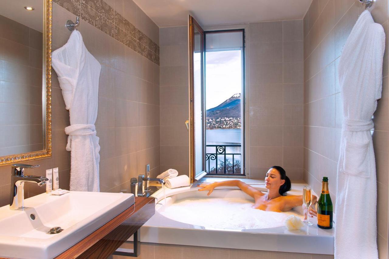 Elegance Room Lake side balcony Double or Twin beds,1666635718:JPEG